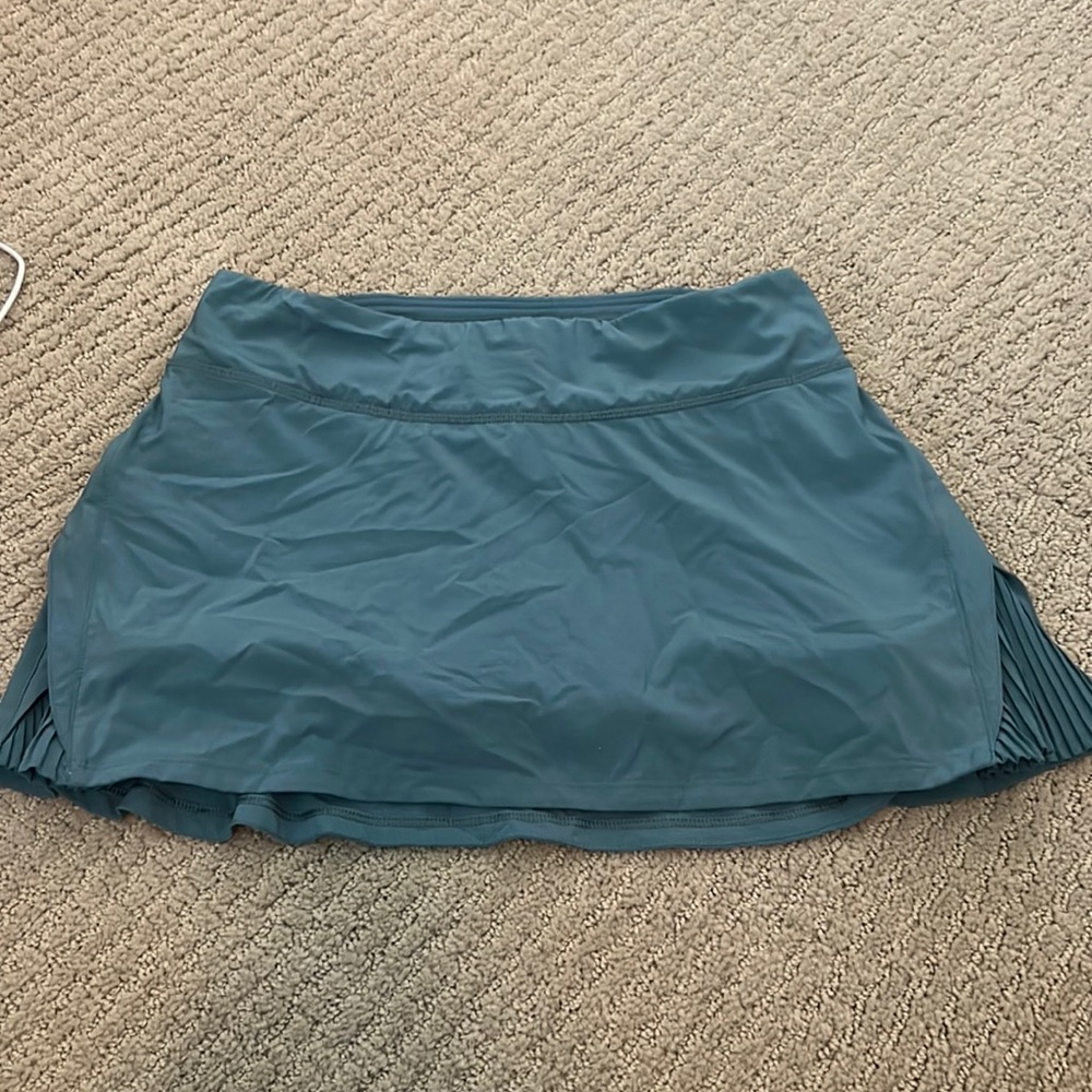 Awesome LULU skirt!!! Not around anymore. Barely worn. Size 4!